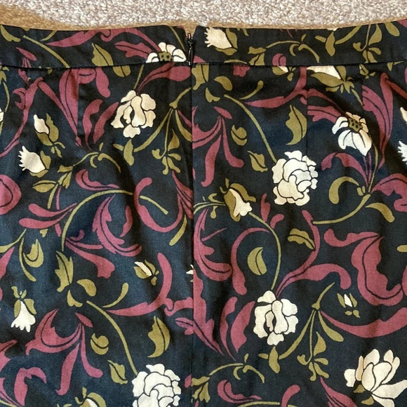 LOFT Black Floral Skirt 8P - Picture 11 of 12